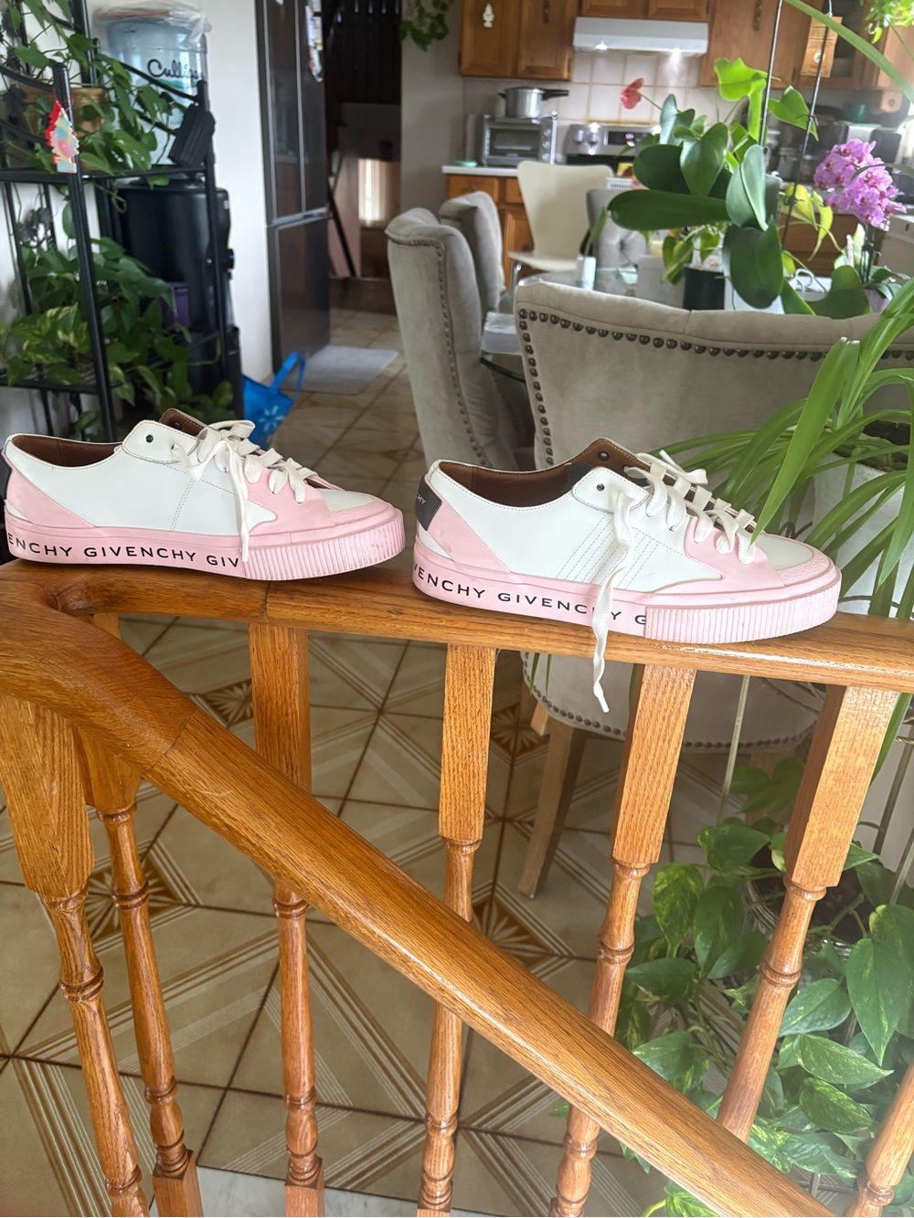 Authentic Givenchy Pink and White Leather Low-Top Sneakers - Picture 6 of 8
